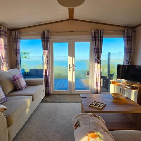 Lakeside - Sea Swallow Holiday home *